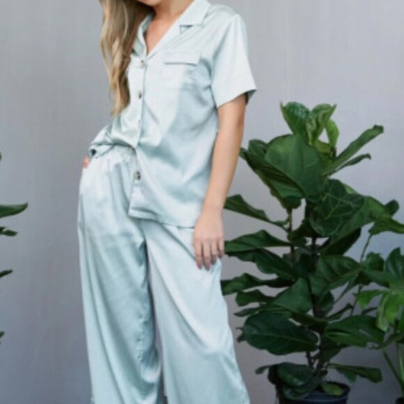 Satin Wide Leg Lounge Set Color Sea Spray Size M NWT - Picture 1 of 3